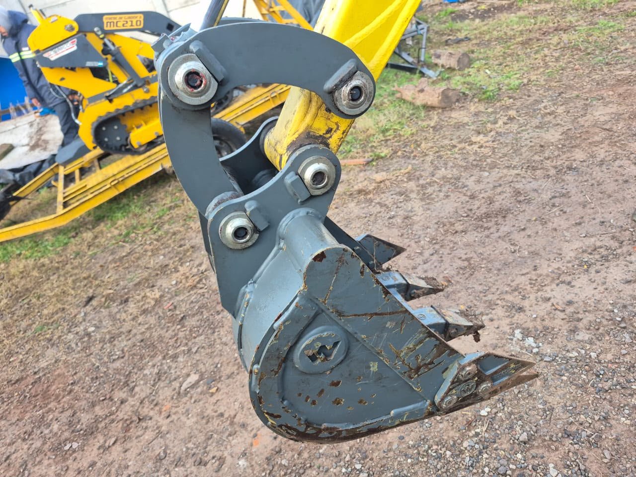 Inspección visual de un balde de excavadora